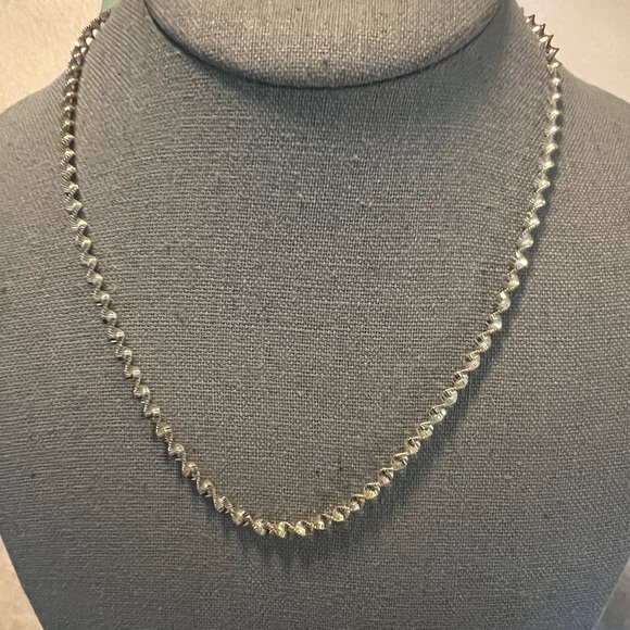 Elegant Sterling Silver .925 Twisty Necklace - Picture 3 of 7